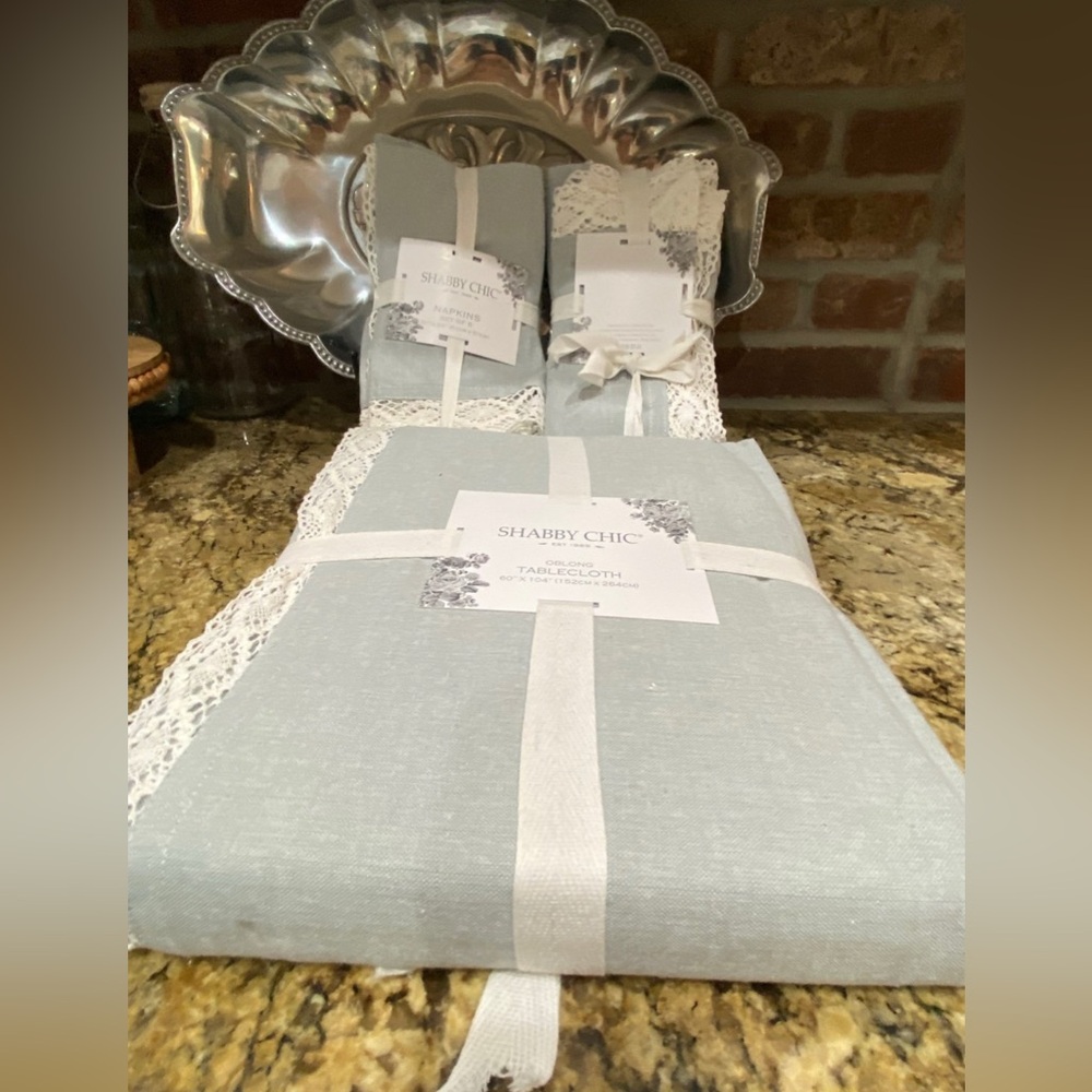 Shabby Chic Oblong Tablecloth and Napkins Bundle - Brand new!